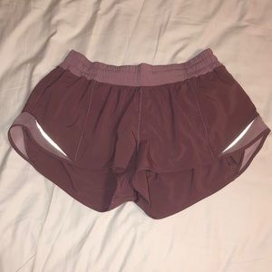 lululemon hotty tot short pink/purple color